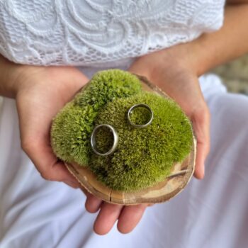 Mechový polštářek pod prstýnky