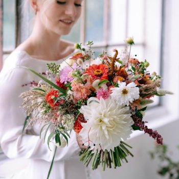 Svatební kytice jemně rozevlátá Kytky od potoka